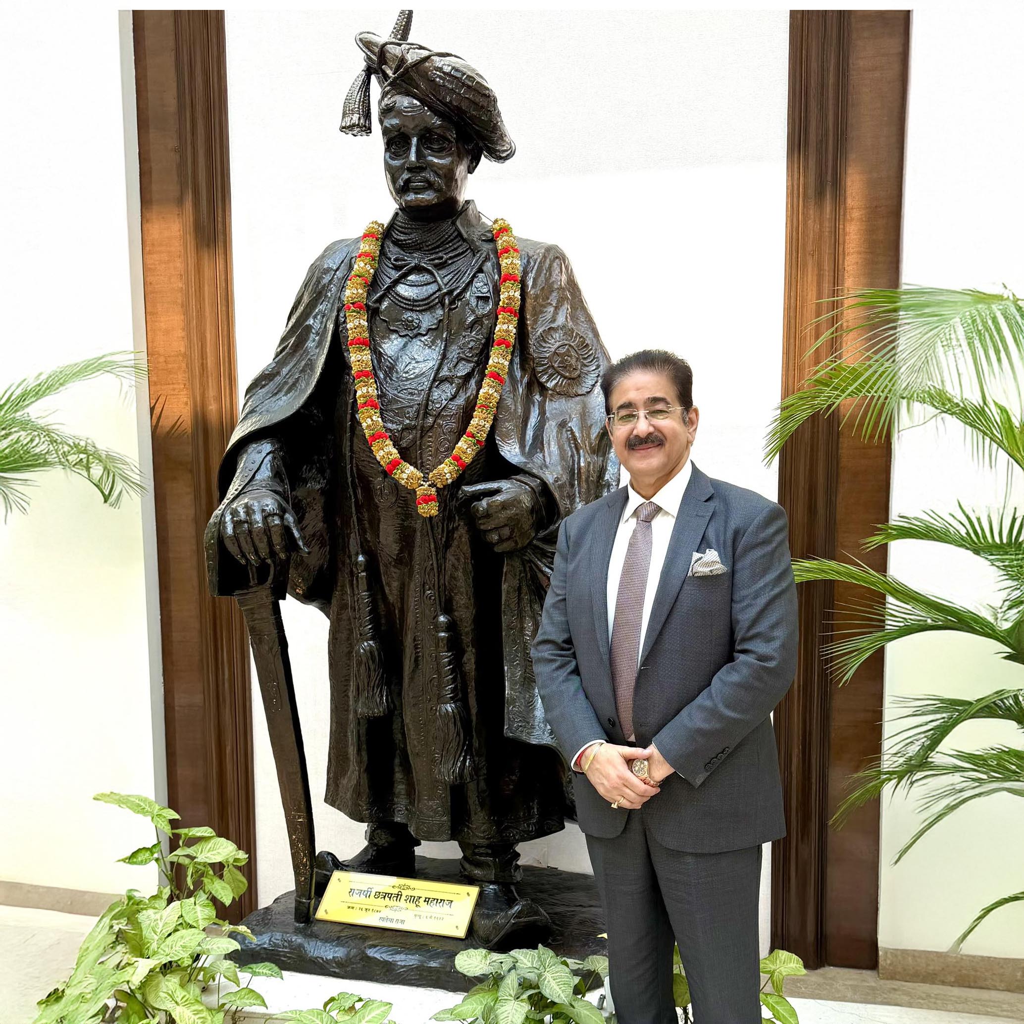 Dr Sandeep Marwah Felicitated at New Maharashtra Sadan on Becoming Vice President of FFI